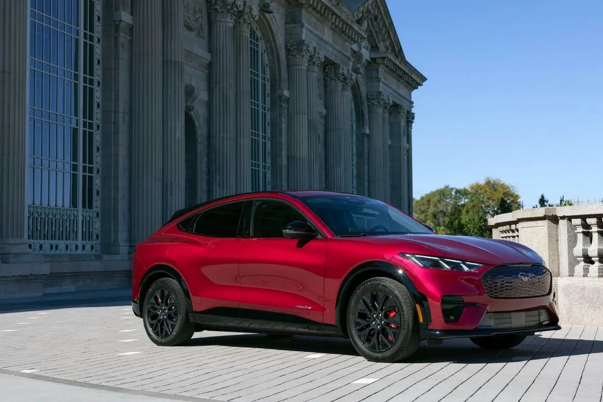 2025 Ford Mustang Mach-E daha sportif ve daha uygun fiyatlı olacak