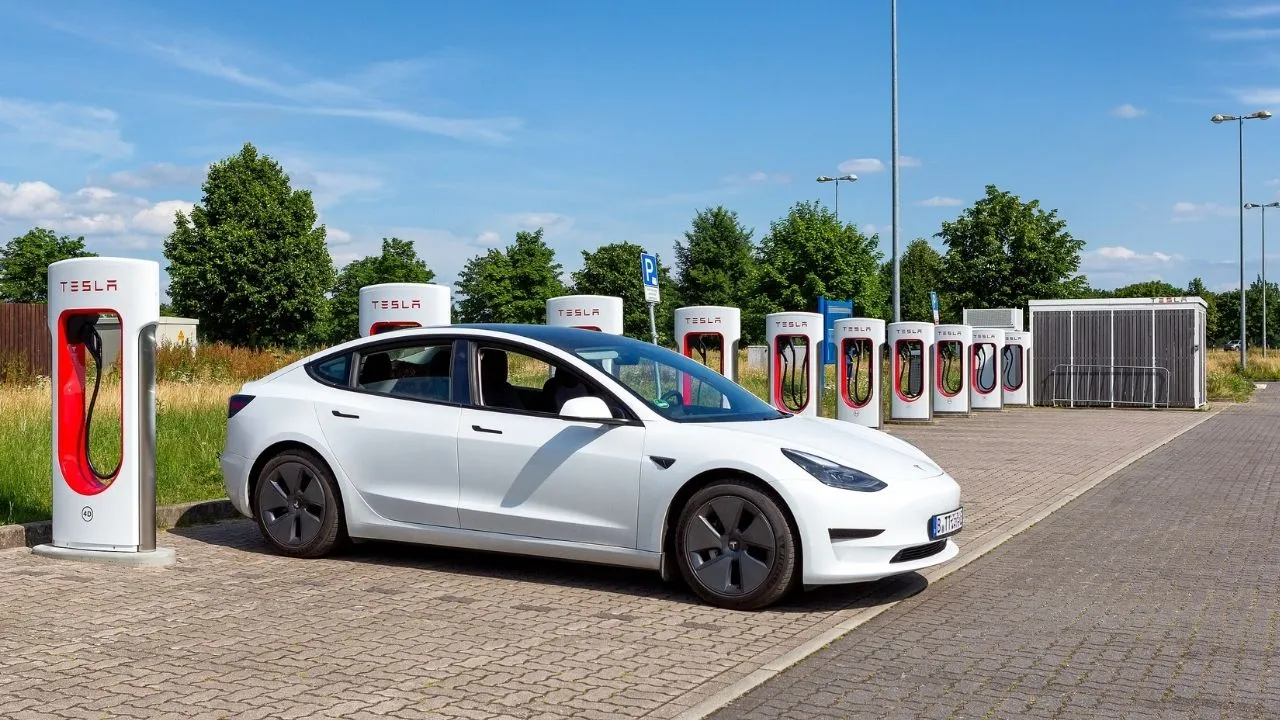 Tesla’dan 29 Ekim’e özel ücretsiz Supercharger hizmeti